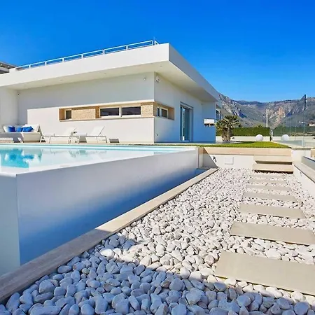 Darda Con Piscina E 3 Da Letto Willa Alcamo