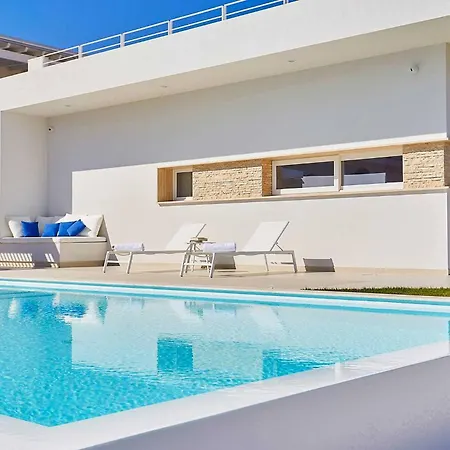 Darda Con Piscina E 3 Da Letto