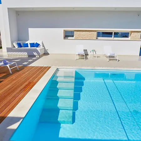 Darda Con Piscina E 3 Da Letto Willa